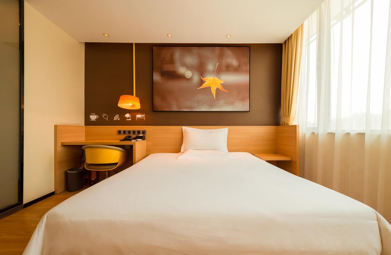 Iu Hotel Urumqi Shinianzi Bus Station Eksteriør billede