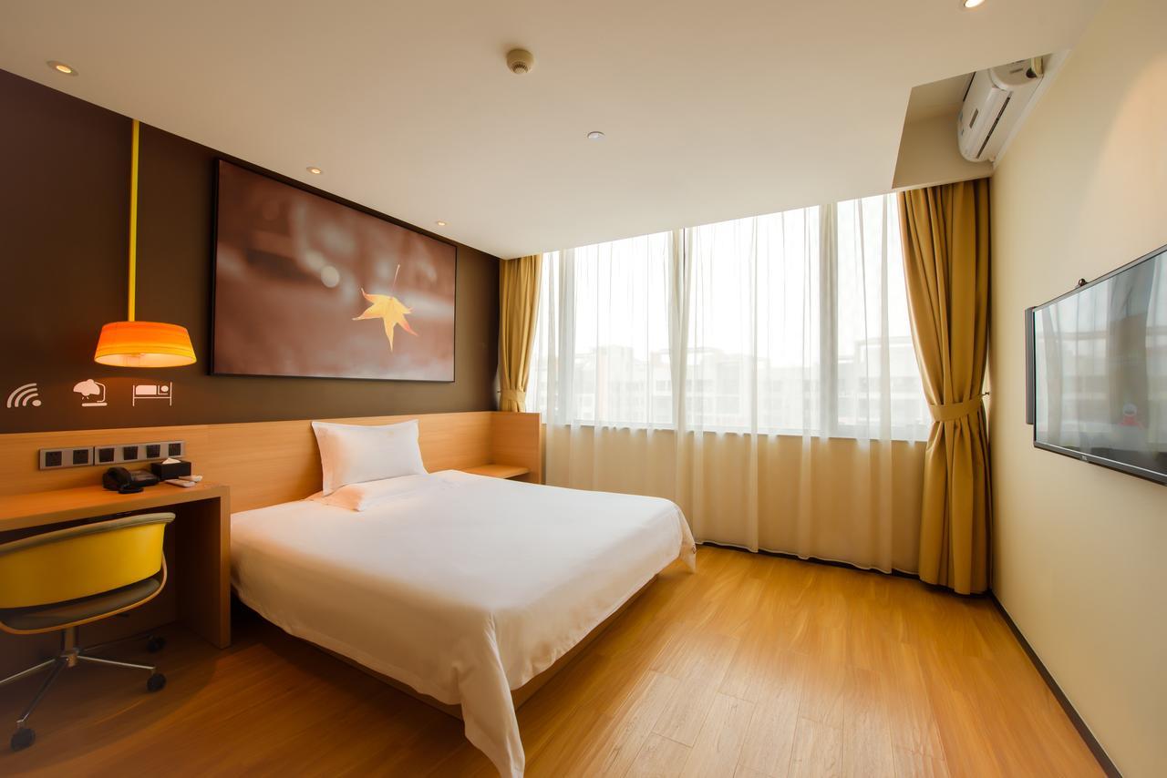 Iu Hotel Urumqi Shinianzi Bus Station Eksteriør billede