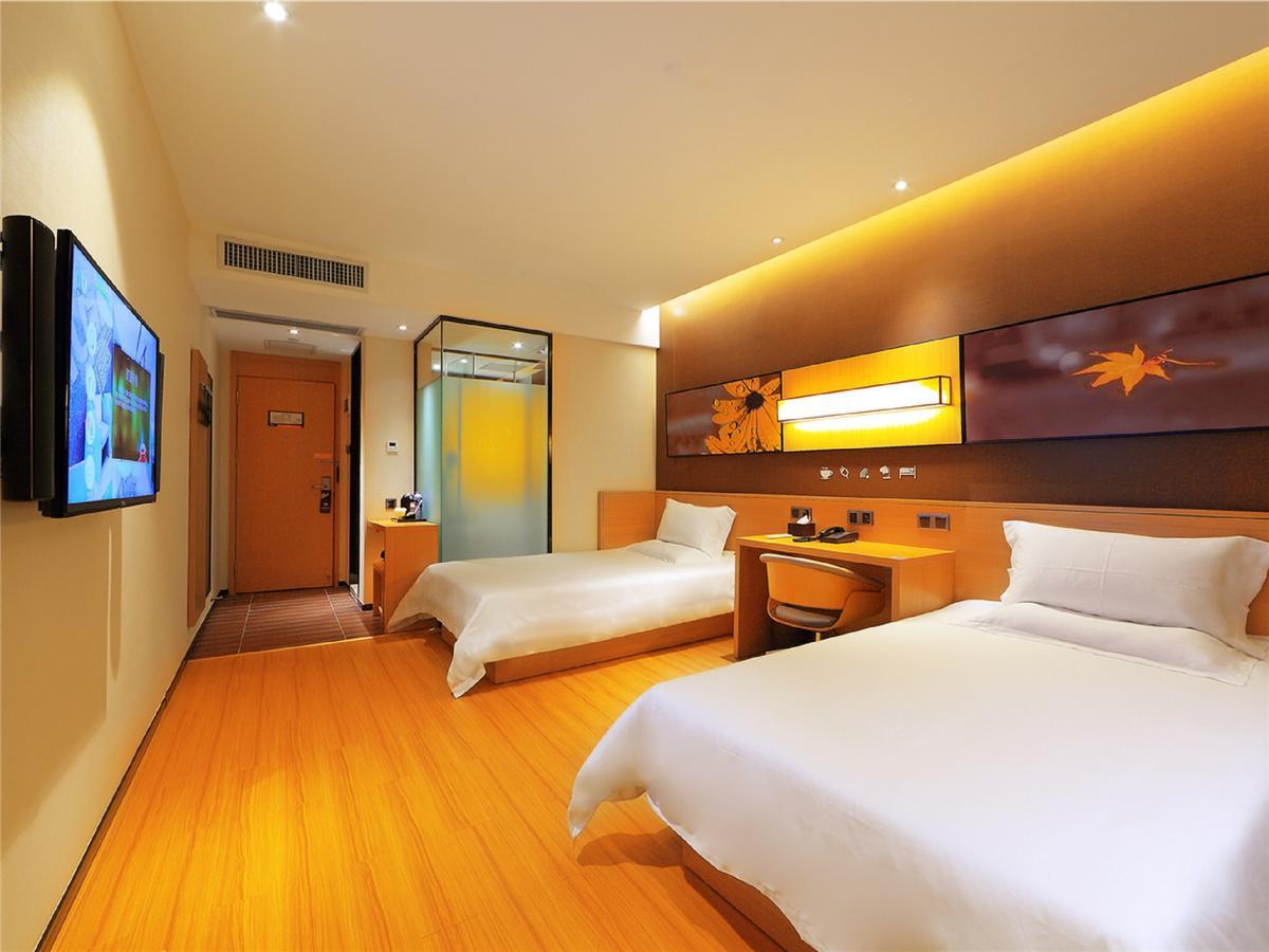 Iu Hotel Urumqi Shinianzi Bus Station Eksteriør billede